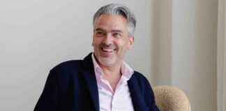 Historien om en natklubejers genforening med fars gamle plasticlampe historien-om-en-natklubejers-genforening-med-fars-gamle-plasticlampe