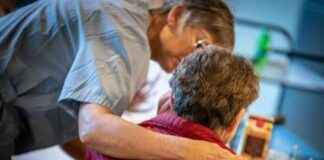 Få flere varme hænder til ældreplejen: Afgørende med flere danskere over 80 år f-flere-varme-hnder-til-ldreplejen-afgrende-med-flere-danskere-over-80-r