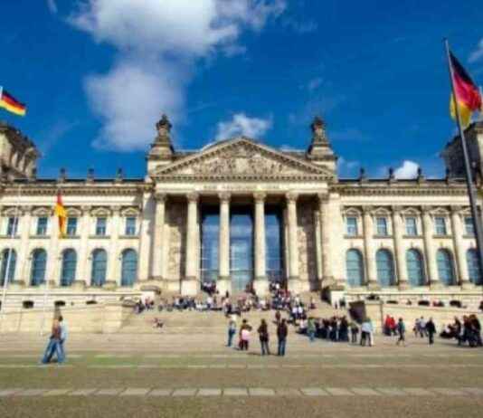 Hvem vandt valget i Tyskland: Unionen fører klart, SPD med massiv tilbagegang – Merz lover hurtig regeringsdannelse hvem-vandt-valget-i-tyskland-unionen-frer-klart-spd-med-massiv-tilbagegang-merz-lover-hurtig-regeringsdannelse